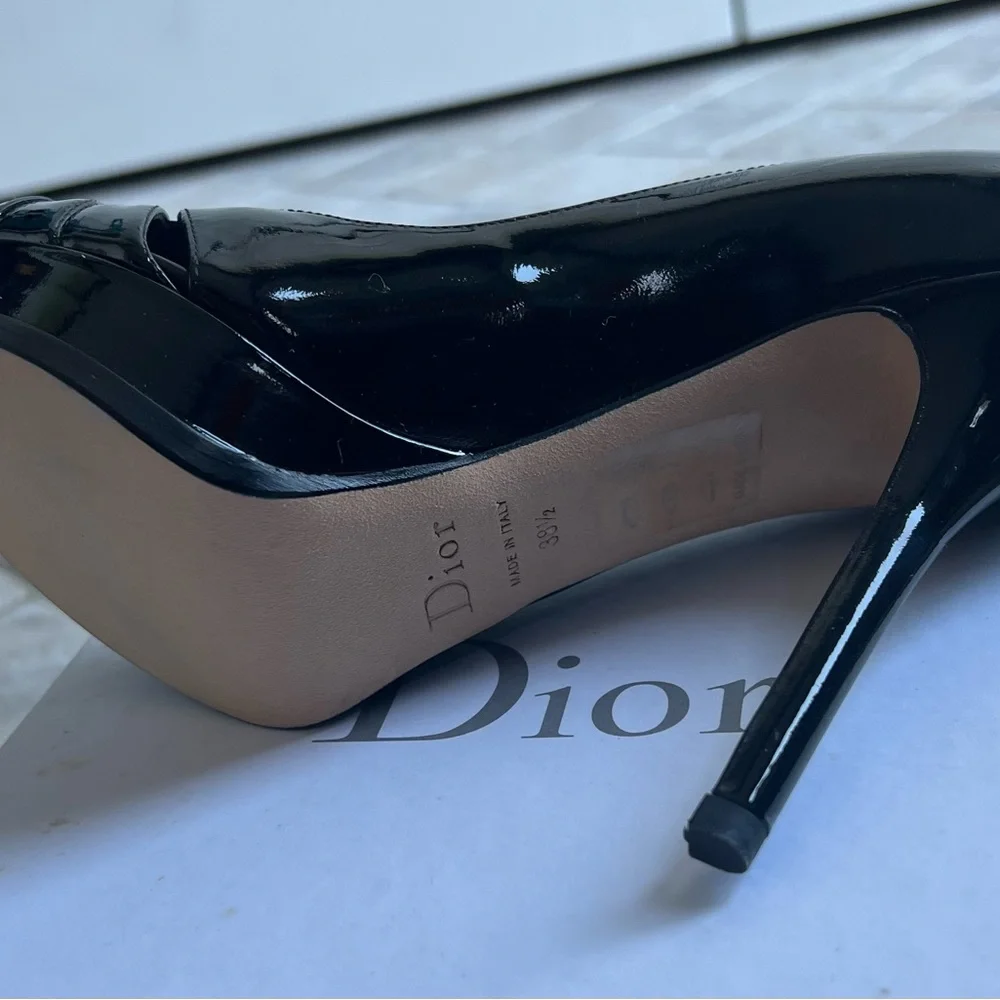 Never worn in box new - Picture 6 of 7